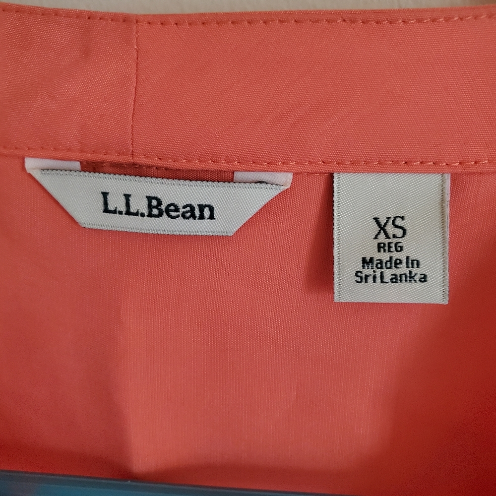 L.L.Bean button down blouse - Picture 4 of 4